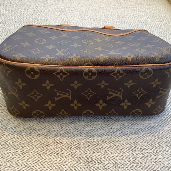 Louis Vuitton Trouville Monogram Classic Top Handle Bag - Picture 14 of 17